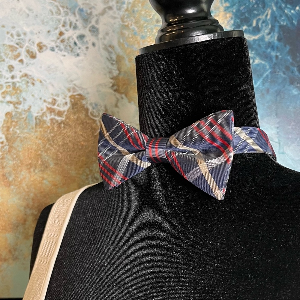 Wembley Plaid Bow Tie